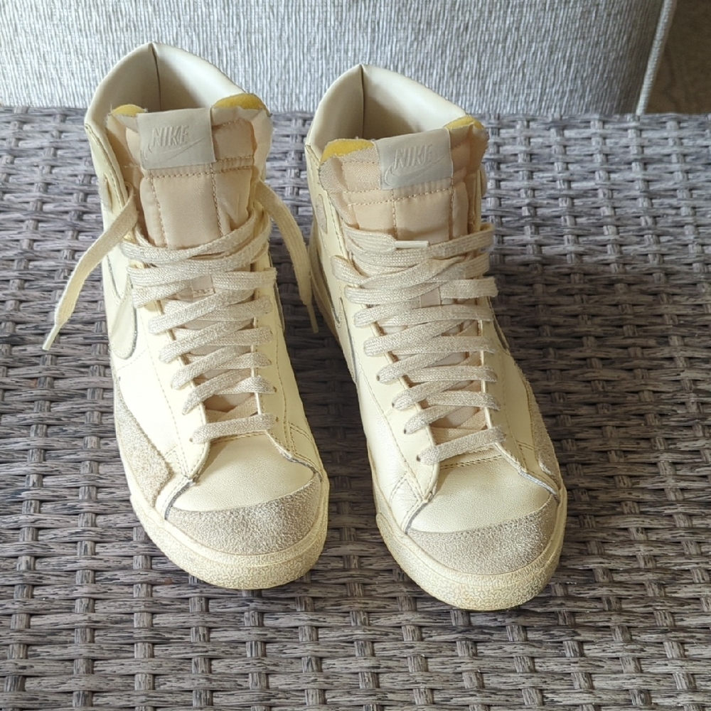 Nike Women's Coconut Milk Blazer Mid '77 Sneakers Size 9